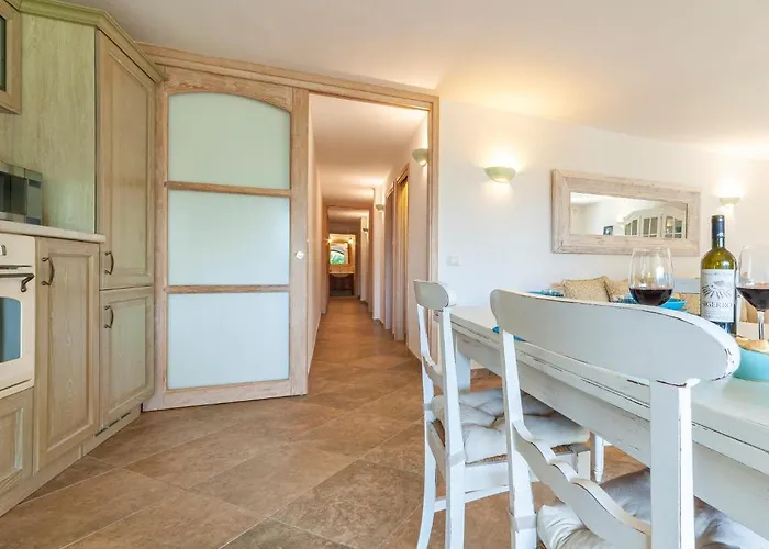 Elena - Vista Mare E Con Giardino Apartmán Golfo Aranci