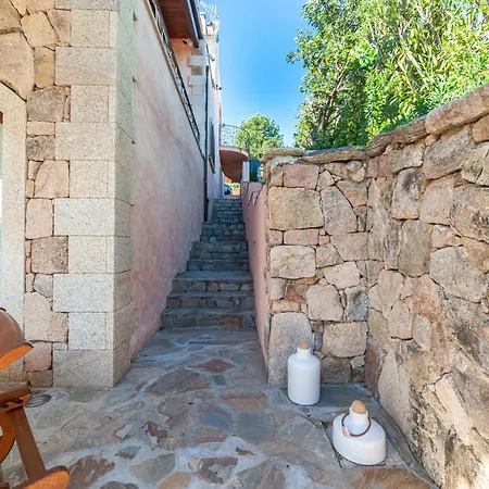 Elena - Vista Mare E Con Giardino Apartment Golfo Aranci