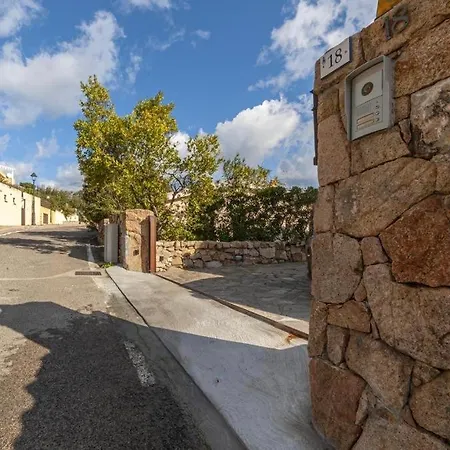 Elena - Vista Mare E Con Giardino Apartment Golfo Aranci